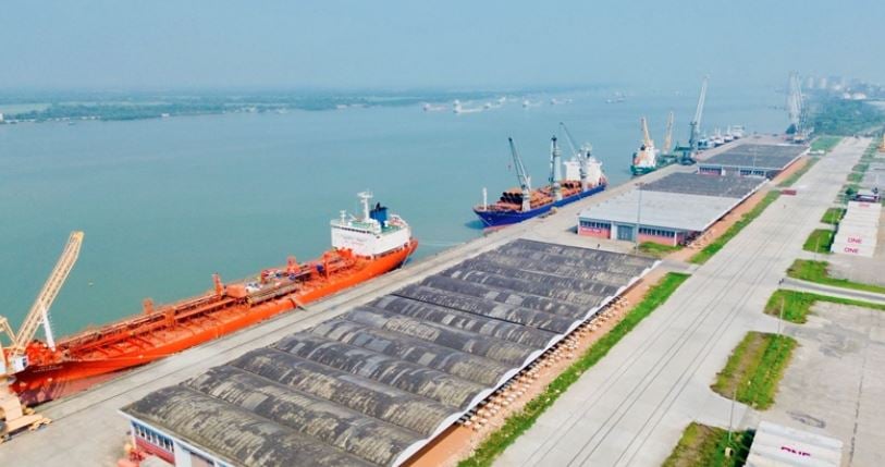 মোংলা বন্দরে ভিড়লো ৪ বিদেশি বাণিজ্যিক জাহাজ